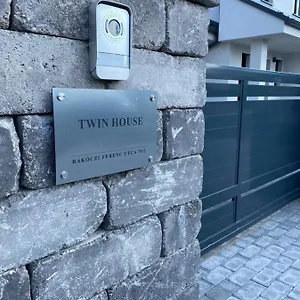 twin-house.inbudapesthotels.com/